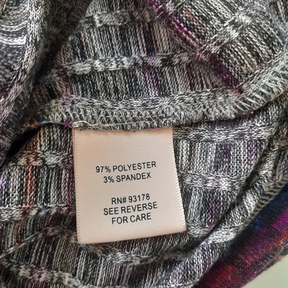 ● Philosophy | Turtle neck Etnic print Top - Picture 7 of 8